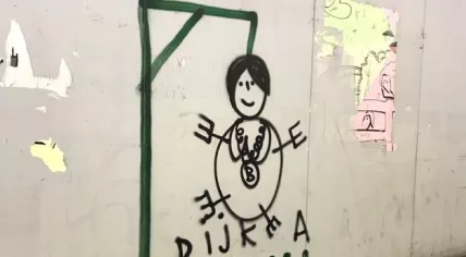 Graffiti showing Utrecht mayor Sharon Dijksma on a gallows, 6 October 2021