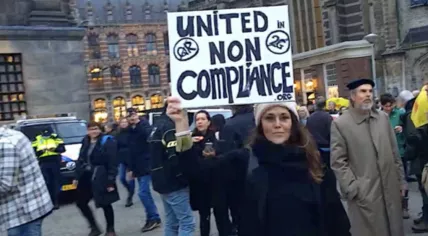 A woman protesting against 2G coronavirus access passes in Amsterdam. 20 Nov. 2021