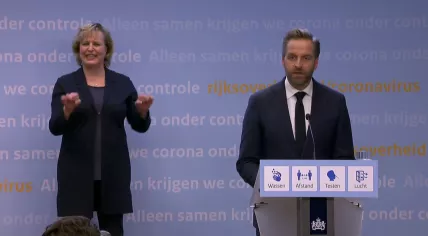 Hugo de Jonge at a press conference on November 26, 2021