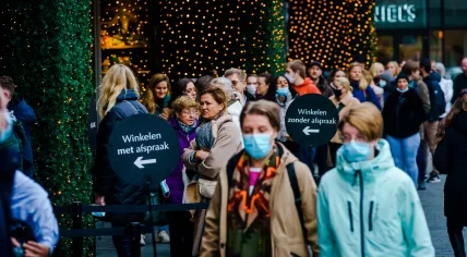 Shoppers in center of Rotterdam. A hard lockdown will likely soon be announecd. With this step the government hopes to slow the rapid spread of the Omicron variant