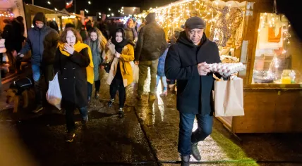 FvD organizes a Christmas market without Covid-19 measures. After a ban from the municipality Midden-Drenthe, FvD called it a political demonstration