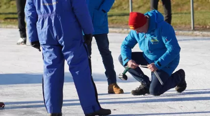 First marathon on natural ice in Noordlaren
