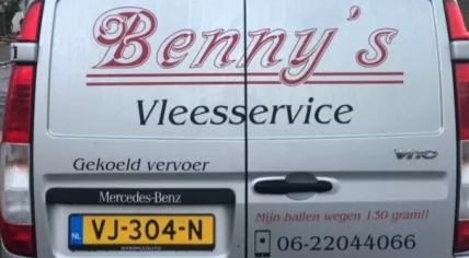 Benny's Vleesservice van with the slogan: “My balls weigh 130 grams”