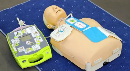 An AED on a practice dummy