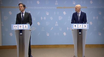 Mark Rutte and Ernst Kuipers during a press conference on 14 January 2022