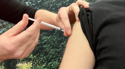 A GGD worker administers a Covid-19 booster shot in Amsterdam. 1 Jan. 2021