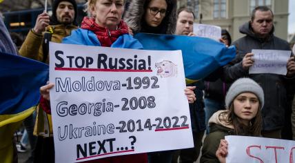 Ukrainian protesters on het Plein in The Hague after Ukraine was invaded by Russia. 24 Feb. 2022