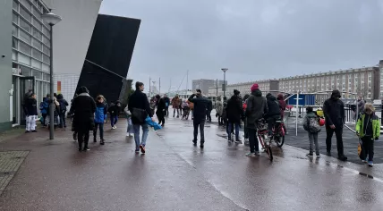 Parents picking kids up at an Amsterdam school that closed early due to storm Eunice, 18 February 2022