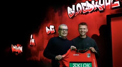 Mikkel Duelund poses for NEC Nijmegen in 2021.