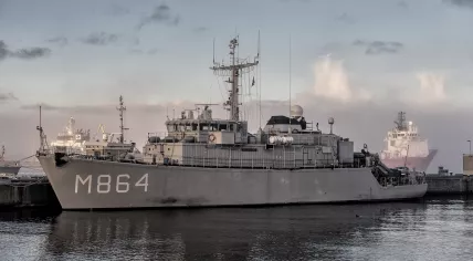 The minesweeper Sr.Ms. Willemstad 