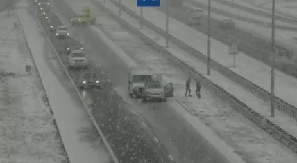 Traffic stopped in the snow on the A50.