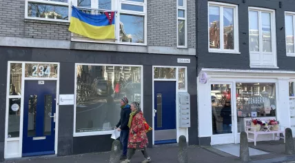 A Ukrainian flag hangs in a window in Amsterdam Centrum on March 4, 2022 .