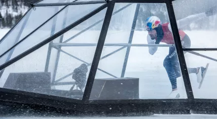 Kjeld Nuis breaks his own speed skating world record at 103 km/h in Norway. 17 Mar. 2022