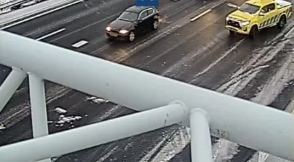 An accident on the A4 towards Amsterdam on an icy morning, 1 April 2022