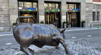 The entrance to the stock exchange at Beursplein 5, home of Euronext Amsterdam. 19 March 2021