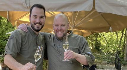 Chefs celebrating at Bergpaviljoen Bistro and Bar in Amersfoort