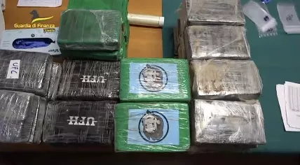 Police in Italy seize 4,300 kilograms of cocaine, and €1.9 million in cash, in a case with Dutch ties. 7 June 2022