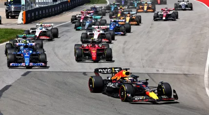 Max Verstappen leads the pack at the start of the Canadian Grand Prix in Montreal. 19 June 2022