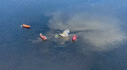 Rescuers from the Kustwacht, KNRM, and the fire brigade searching for a plane which crashed in the Zwarte Meer. 28 June 2022