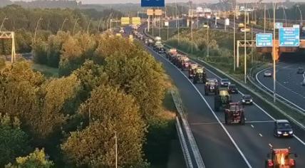 Tractors on the A2 at the Ekkersweijer junction, 22 June 2022