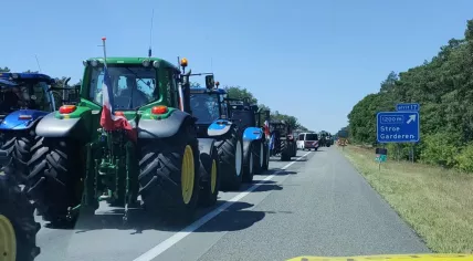 The A1 highway around Stroe closed in both directions due to massive traffic jam caused by tractors heading to farmers' protest, 22 June 2022