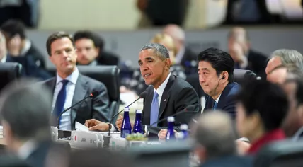 Mark Rutte, Barack Obama, and Shinzo Abe at a Nuclear Security Summit in Washington, U.S., 1 April 2016