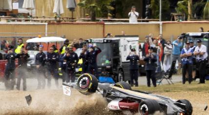 Guanyu Zhou (24) with the Alfa Romeo C40 crashes during the F1 British Grand Prix at Silverstone on 3 juli 2022 in Northampton, Engeland. 