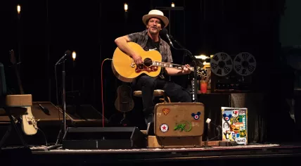 Eddie Vedder performing on 30 Sept. 2018
