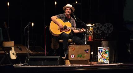 Eddie Vedder performing on 30 Sept. 2018