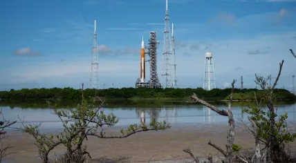 NASA’s Space Launch System (SLS) rocket with the Orion spacecraft aboard is seen atop a mobile launcher at Launch Pad 39B as preparations for launch continue, Saturday, Aug. 27, 2022, at NASA’s Kennedy Space Center in Florida.
