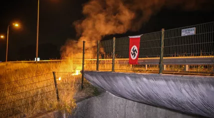 An unknown person hung a swastika flag along the A1 near Stroe on Aug. 7, 2022.