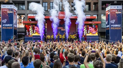 The Jumbo-Visma cycling team is presented to the crowd before the start of La Vuelta in Utrecht. 18 Aug. 2022