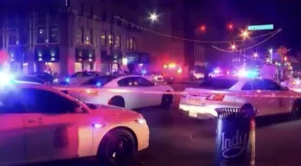 Police in Indianapolis investigate the shooting of three Dutch commandos. 27 August 2022