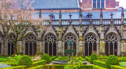The Pandhof, a monastic garden maintained by Utrecht University at the Dom Church. 2017
