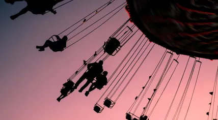 Swing carousel
