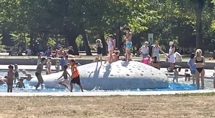 Children play on a fountain in Amsterdam's Oosterpark. 12 Aug. 2022