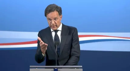 Mark Rutte addressing reporters at a press conference in The Hague on 19 Aug. 2022