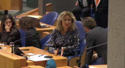 Tweede Kamer chair Vera Bergkamp reminds FvD leader Thierry Baudet about rules regarding personal attacks and conspiracy theories. 21 Sept. 2022
