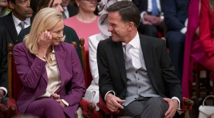 Finance Minister Sigrid Kaag and Prime Minister Mark Rutte chatting before the King's speech on Budget Day, 20 September 2022