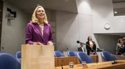 Finance Minister Sigrid Kaag brings the 2023 Dutch budget to the Tweede Kamer in a ceremonial briefcase. 20 Sept. 2022