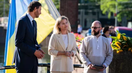Dutch Foreign Minister Wopke Hoekstra and Foreign Trade Minister Liesje Schreinemacher join Ukraine's ambassador, Maksym Kononenko, on Ukraine Independence Day. 24 Aug. 2022