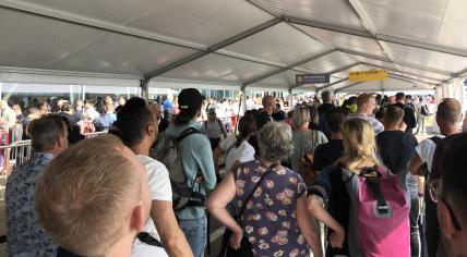 Passengers queue up in lines spanning three hours at Schiphol Airport security checkpoints. 12 Sept. 2022