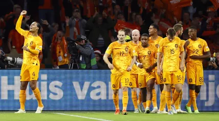 Virgil van Dijk of Holland celebrates the 1-0, Daley Blind of Holland, Davy Klaassen of Holland, Steven Bergwijn of Holland, Cody Gakpo of Holland, Marten de Roon of Holland, Stefan de Vrij of Holland, Denzel Dumfries of Holland during the UEFA Nations League match between Netherlands and Belgium in the Johan Cruijff ArenA on 6 august 2022 in Amsterdam, Netherlands.