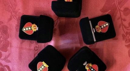 Amsterdam Hero Pins awarded to five hostages in the Apple Store hostage crisis