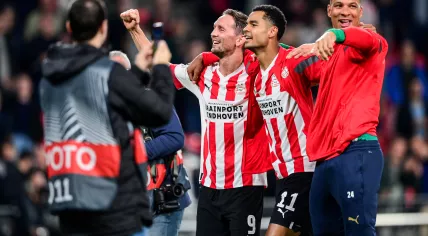 Luuk de Jong of PSV Eindhoven, Cody Gakpo of PSV Eindhoven, PSV Eindhoven keeper Boy Waterman celebrate the victory during the UEFA Europa League group A match between PSV Eindhoven and Arsenal FC in the Phillips stadium on 27 october 2022 in Eindhoven, Netherlands