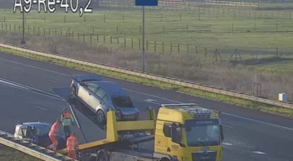 Workers remove cars involved in a six-vehicle crash on the A9 near Schiphol Airport. 4 Oct. 2022