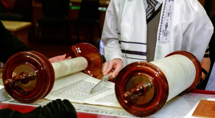Jewish man dressed in ritual clothing