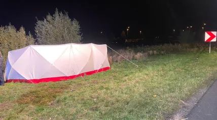 Police screen off the Empel junction on the A59 where the Kia Picanto containing the bodies of missing Hebe Zwart (10) and Sanne Bos (26) was found, 19 October 2022