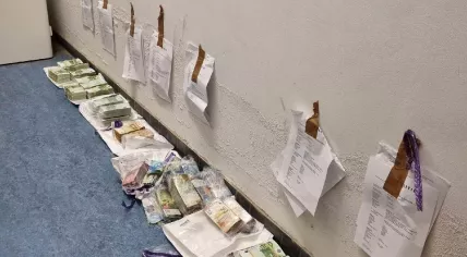 Police seize 1.2 million euros in Naaldwijk and Aalphen aan den Rijn, 13 October 2022