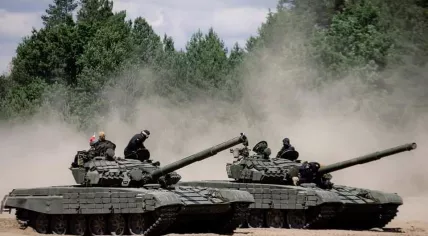 Two T-72M1 tanks donated to Ukraine by the Czech Republic and Poland. 5 July 2022
